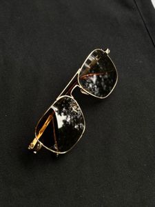 Stylish Gold Aviator Sunglasses