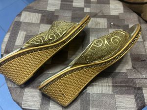 Golden Wedges- CLEARANCE SALE‼️