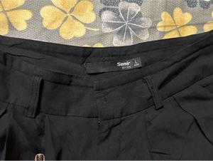Stylish Black Pleated Shorts