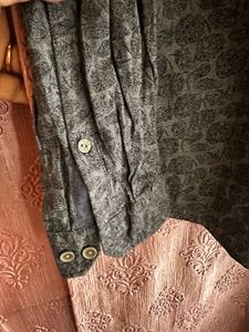 Men's Patterned Button-Down Shirt