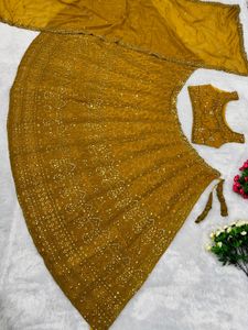 Heavy Demanding Bridal Wear Lehenga with Dupatta