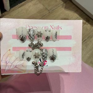 Press-On Nails with Charms navratri