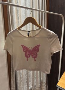 H&amp;M White Cropped T-Shirt with Pink Butterfly Desi
