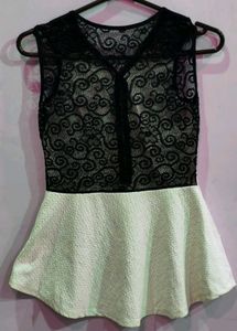 Stylish sleeveless backless top lace detail