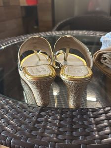 Elegant Gold Kolhapuri Sandals