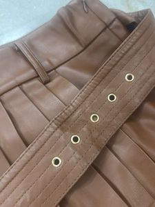 Brown pleated skirt