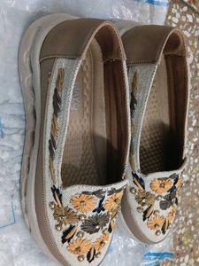 Floral embroidery Flat Loafers with doctor sole