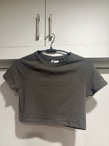 H&amp;M Cropped Dark grey marl T-Shirt in Size - S