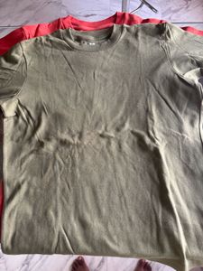 Bundle of 4 Uniqlo T-Shirts