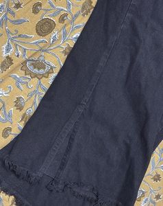 Edgy black flared jeans with side slits&amp;frayed hem