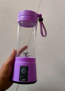 Rechargeable juice blender