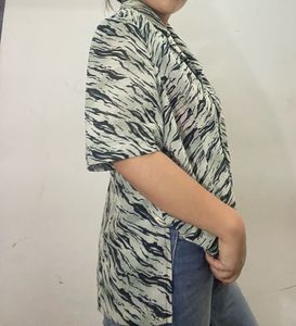 🌈Animal Print Button-Up Shirt 🩷