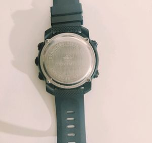 Men's Analog Watch. Like New. Good Condition.