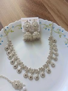 Stunning Silver-Toned Jewellery Set