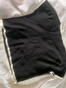 Sale !!Black &amp; White Trim Top