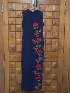 Elegant Navy Rose Embroidered Midi Dress