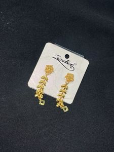 Elegant Gold Leaf Drop Earrings