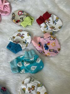 Cute Baby Mittens and sock’s for new born