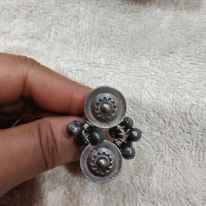 Finger ring in silver look alike