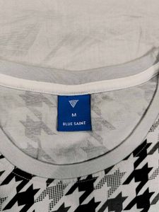 Houndstooth Patterned T-Shirt Size M