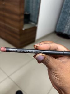 MAC Lip liner + Swiss Beauty Eye and Brow Penci