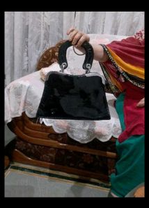 Stylish Black Handbag leather purse