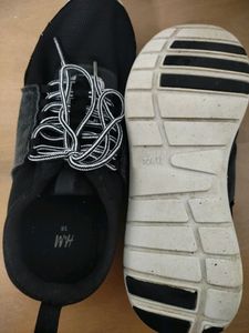 H&amp;M Sneakers
