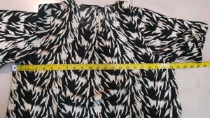 cream and black Print Top