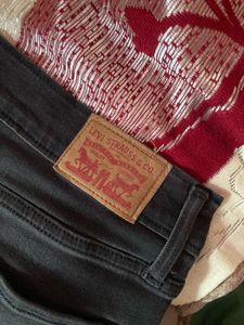 Levi’s Stylish Charcoal Grey Wide-Leg Jeans
