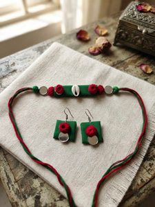Handcrafted Green & Red Fabric Choker Set with Mat