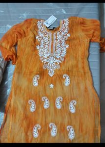 Chikannkari Embroidered Straight Kurta