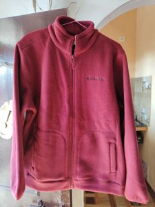 manufacturing difect swhet shirt hole nhi h only f