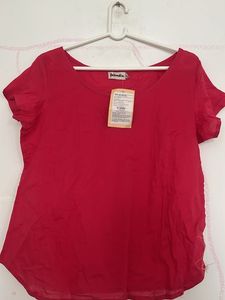 Chic Red Short-Sleeve Top