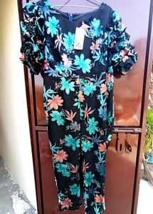 Floral Jumpsuit - Stylish & Chic