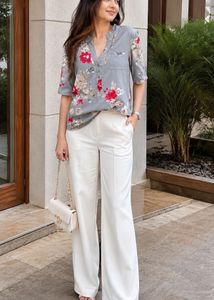 Chic Floral Print V-Neck Top bust new with tag bus
