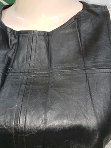 (300)Black Leather Sleeveless Top