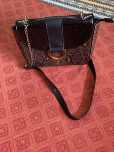 Chic Snake Print Shoulder Bag