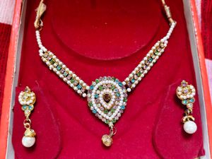 Elegant Kundan Necklace Set