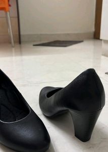 Black Formal Pumps