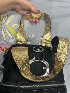 RARE Vintage Guess Black Y2k Shoulder Bag