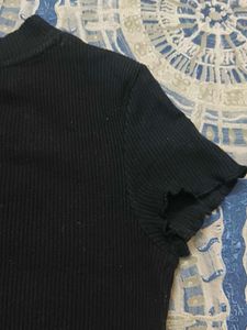 Ribbed Black T-shirt