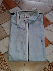 100% Cotton Light Blue Shirt In Size Large