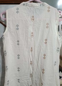 White Sleeveless Printed Kurta🤍🤍🤍