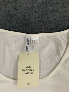 H&amp;M Divided White Scoop Neck Tee(unworn)
