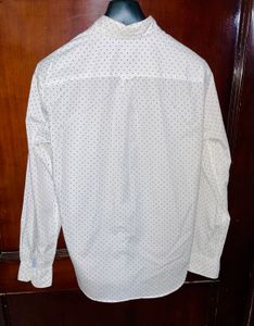 AMERICAN EAGLE OUTFITTERS White Polka Dot Button-D