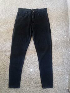 Classic Black High-Waisted Jeans
