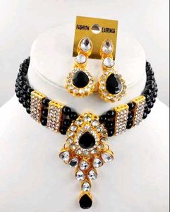 Black Fashion Glamorous Pearl Choker...