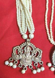 Elegant Pearl Necklace Set