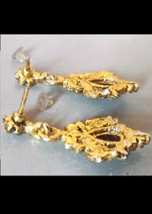 Sale of 2 Earrings