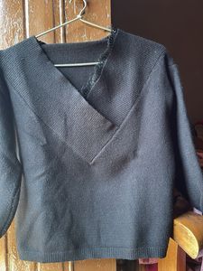 Black V-Neck Long Sleeve Top